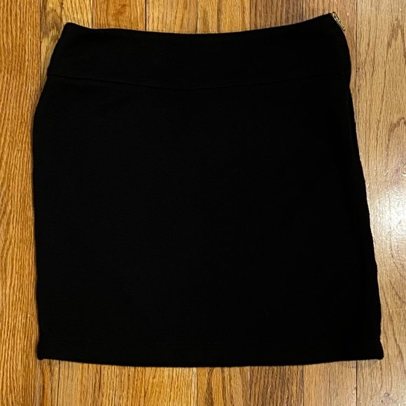 Forever 21 Women's Black Mini Skirt Side Zipper Size Small - Picture 2 of 3